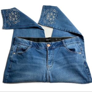 AVENUE jeans embellished cropped ankle length size 16 stretch studs boho western